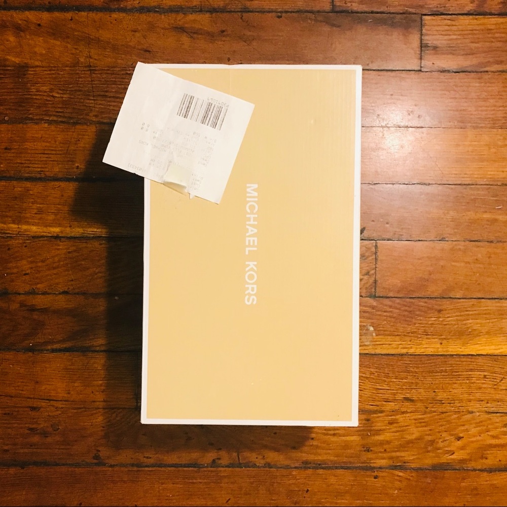 Extremely beautiful shiny Michael Kors Heels!!